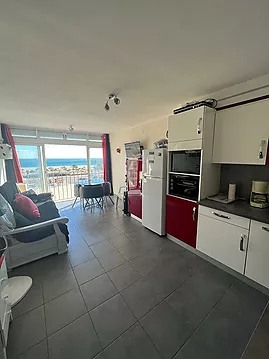 Bel appartement de vacances moderne à Empuriabrava avec vue sur la mer à vendre.