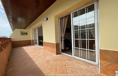 Komplett renovierte 2-Zimmer-Wohnung in Santa Magarita, weniger als 200 Meter vom Roses Beach entfernt