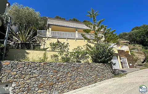 MAGNIFICENT XALET OF 253 M2 BUILT, 608 M2 OF PLOT, BEAUTIFUL SEA VIEWS AND POOL WITH LARGE TERRACES. COMPOSED OF GARAGE FOR TWO CARS, ELEVATOR FOR ACC