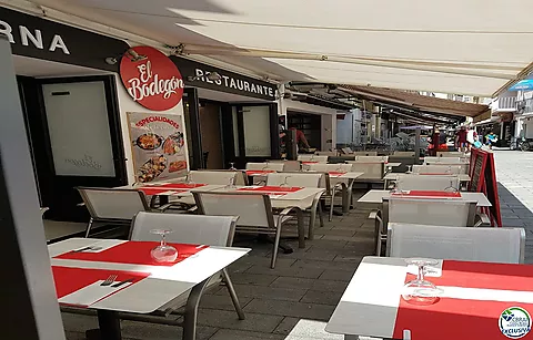 Lokales Restaurant im Zentrum von Roses