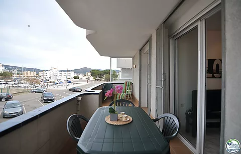 Appartement de 3 chambres avec amarre de 2,50x8 mètres à Roses Santa Margarita