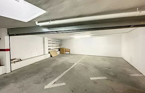 Trés grand garage sécurisé pour 2 voitures, en plein centre ville