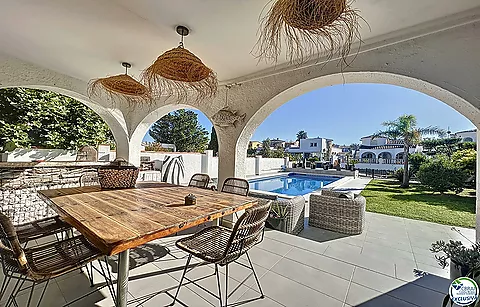 Splendid house on the canals of Empuriabrava