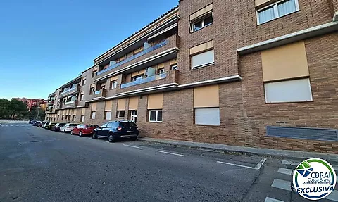 Apartment in Figueres near court