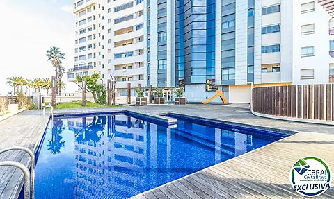 CRISTALL MAR Apartamento de 3 dormitorios con vistas al mar y con piscina comunitaria