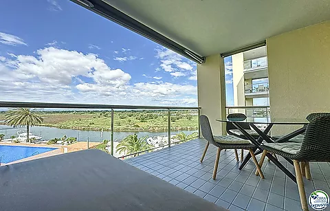 Magnifico apartamento, de 70 m 2, 2 habitaciones, en Santa Margarita, en el complejo residencial de Port Gran.