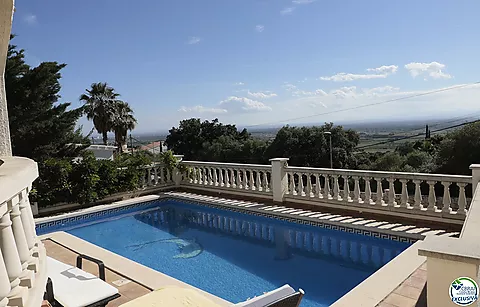 10 raons per comprar aquesta casa amb piscina a Can Isaac, Palau Saverdera.