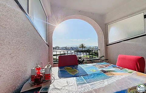 APARTAMENTO CON VISTA AL CANAL