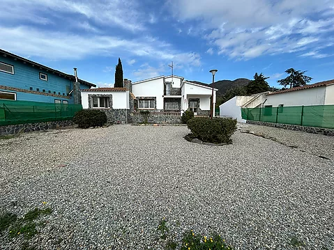 Vente de maison de 137m² et 599m² de jardin à Roses (Mas Boscà) à 3000 mètres de la mer.