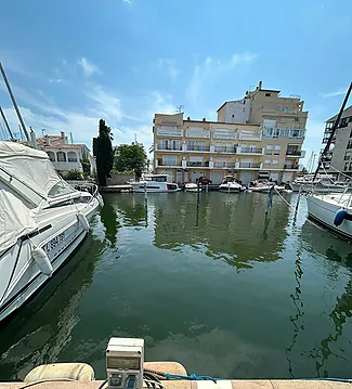 Mooring for sael for sailboat in Port Grec, 14 x 4 m, with water, electricity, communal showers and toilets, enclosed area.