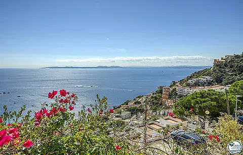 Impressionnante MaisonRénovée avec Vue Mer à Canyelles Petites