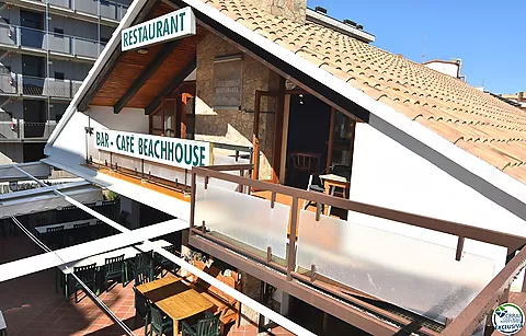 Bar-restaurante en pleno funcionamiento o parcela de 625 metros cuadrados con posibilidad de construir edificio de 5 plantas mas planta subterranea, a