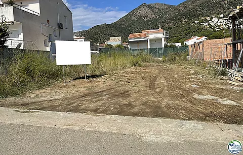 Construisez votre nouvelle maison à quelques minutes de la plage! Bonne opportunité!