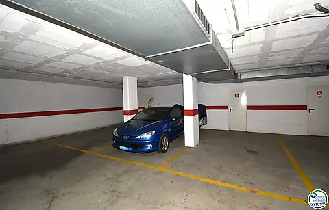 Parking souterrain avec débarras