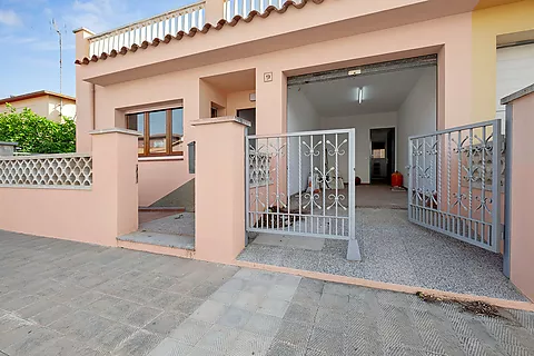 Casa en urbanicacion con mucha tranquilidad a tan solo un paseo de Figueras i sus comercios