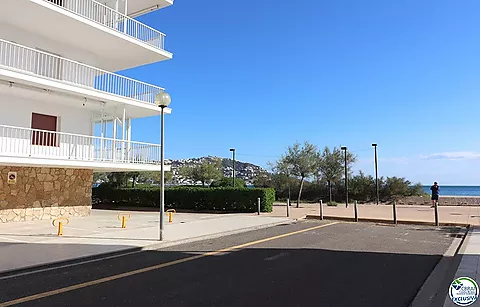 Penthouse avec grande terrasse de 31 m² à 50 m de la plage à Salatà