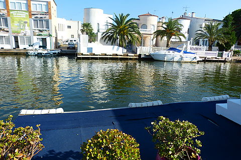 3-room-flat in central sector in Empuriabrava at the sea with 5 m. mooring