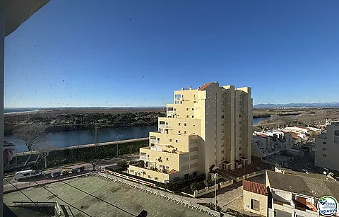 Estudio en primera línea de playa con vistas a la ciudad