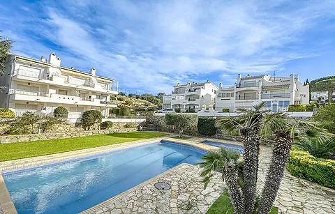 Appartement rénové avec vue sur la mer et la montagne à Puigrom