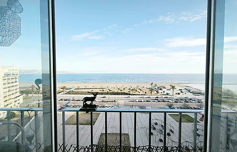 Opportunity on the Costa Brava!! Apartment with Sea Views 50m from the beach of Empuriabrava with alcove - Ideal for Investment or Living All Year!