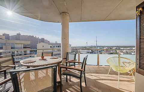 LARGE TERRACE AND SEA VIEWS WITH HUTG