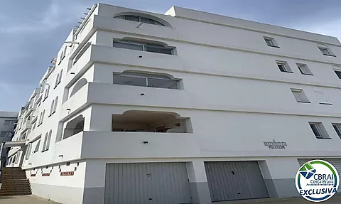 Bel appartement dans un quartier calme de Santa Margarita Roses