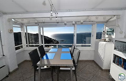 ROSES - CANYELLES: Bonita casa con licencia turística, vistas al mar y piscina en venta