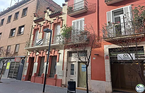 House for sale in the center of Figueres